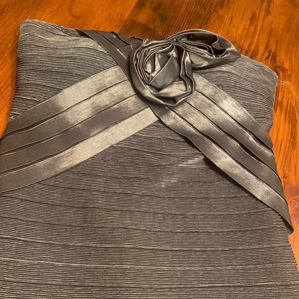 🦋💖Rare Daisy silver metallic dress flower accent neckline